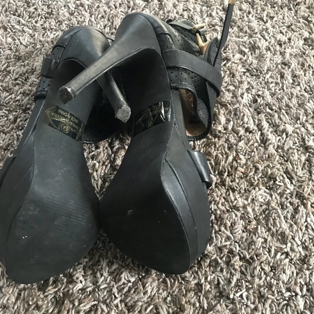 Heels - Picture 3 of 3